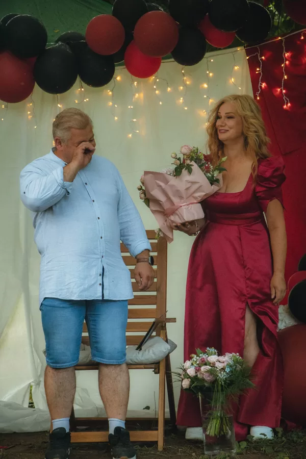 Apsveikumu runas sajūsmina pat vis stiprākos vīrus